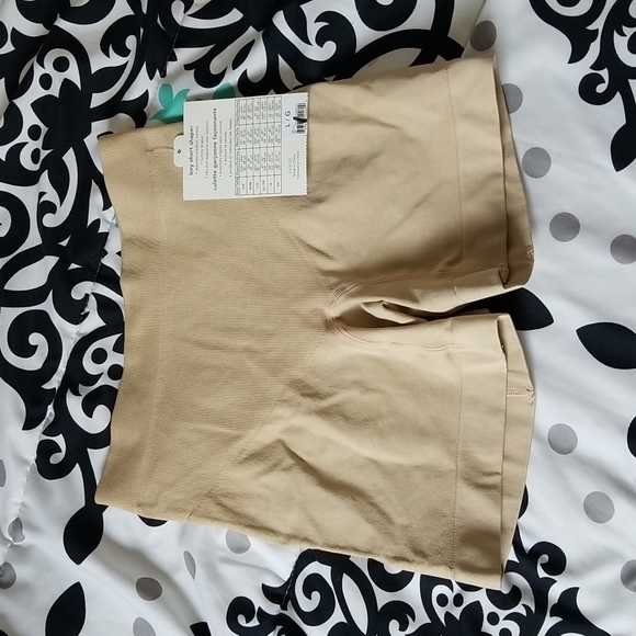 2/$18 Women's Shapewear Seamless Boy short NWT - Picture 3 of 6